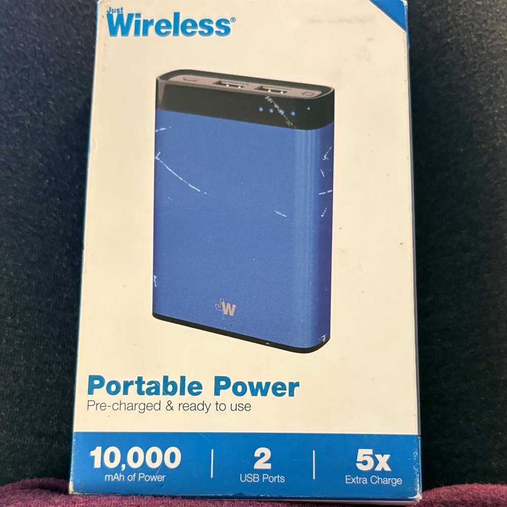 Just Wireless 10,000 mAh portable power bank.